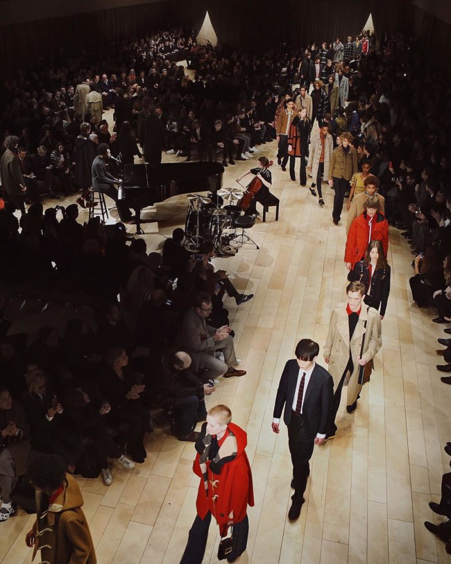 Burberry Se Vuelve Mas Exclusiva Y Vendera En Directo Al Terminar Sus Desfiles