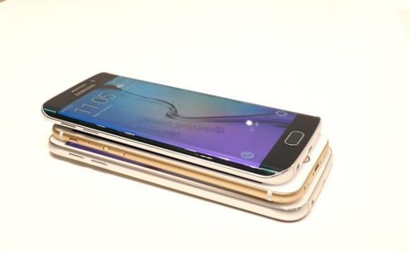 Galaxy S6 Edge y la pantalla curvada: entre la corta funcionalidad y el darlo todo por diseño