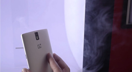 Smash the Past, así funciona la absurda campaña de OnePlus para ‘regalar’ por un dólar sus primeros cien teléfonos