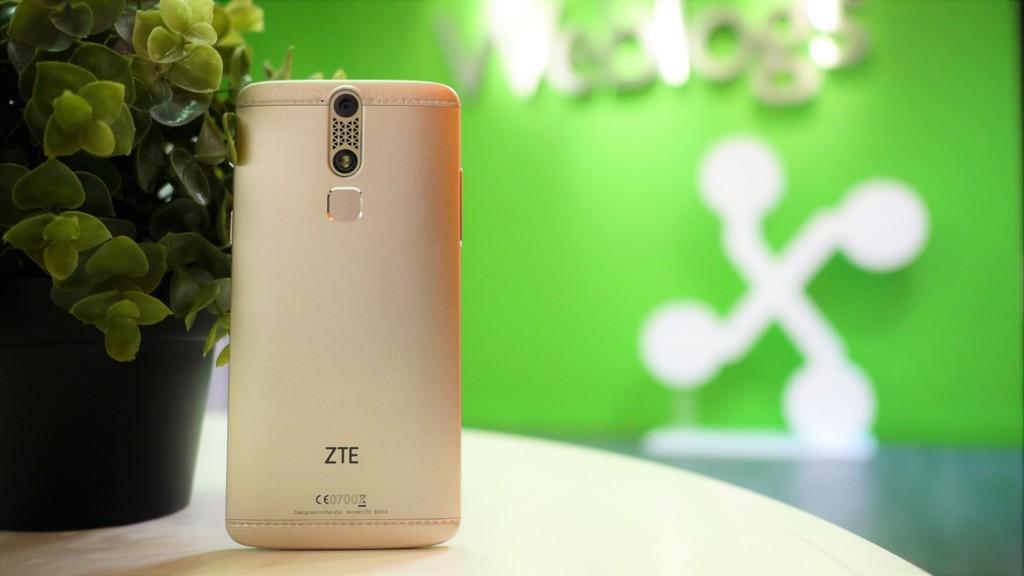 ZTE Axon Mini 02