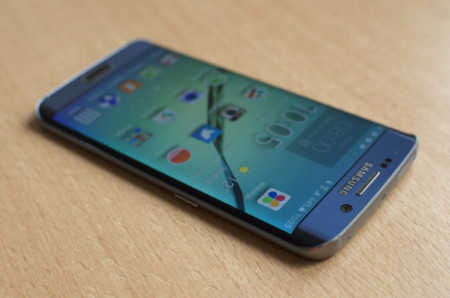 Algunos usuarios han reportado problemas de calidad con las fundas Clear View del Samsung Galaxy S6 Edge