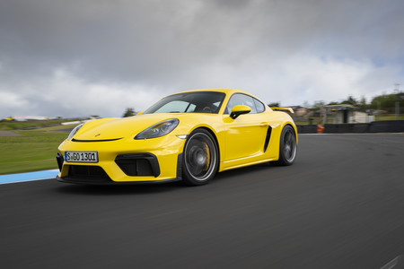 Porsche 718 Cayman GT4 circuito