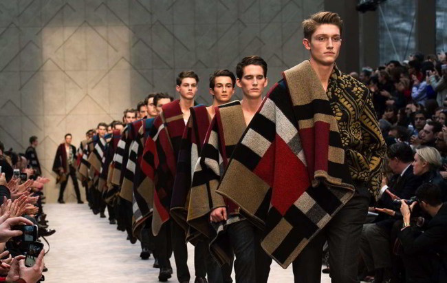 Burberry Se Vuelve Mas Exclusiva Y Vendera En Directo Al Terminar Sus Desfiles