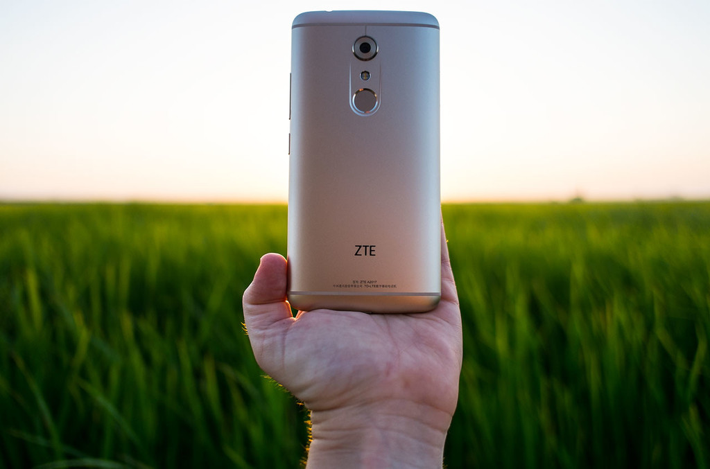 ZTE Axon 7