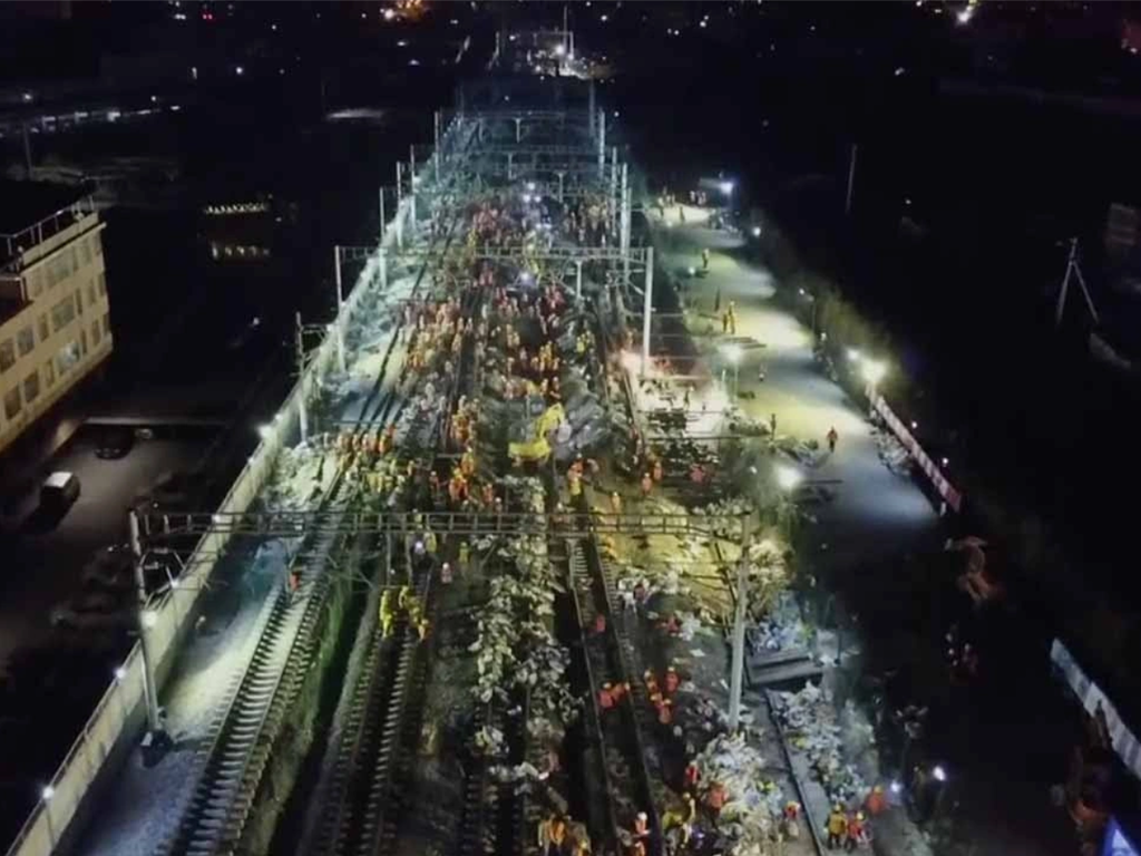 Em apenas 9 horas, com 1000 trabalhadores, China reduziu viagem de sete horas para uma hora e meia graças a nova linha ferroviária