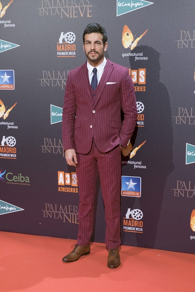Le vemos mejor con un estilo más informal y juvenil con trajes oscuros y sin corbata. Pero anoche era una gran noche de estreno y había que lucir las