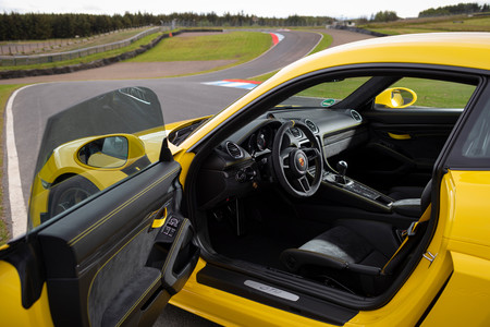 Porsche 718 Cayman GT4 interior
