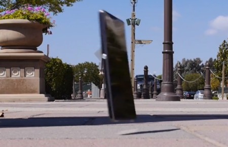 Sony Xperia Z1 vs el suelo, ¿quién ganará?