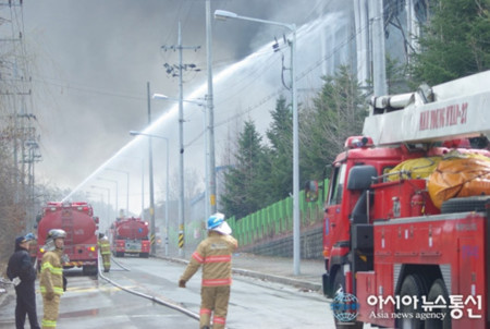 Un incendio pone en aprietos la disponibilidad del Galaxy S5 en su lanzamiento