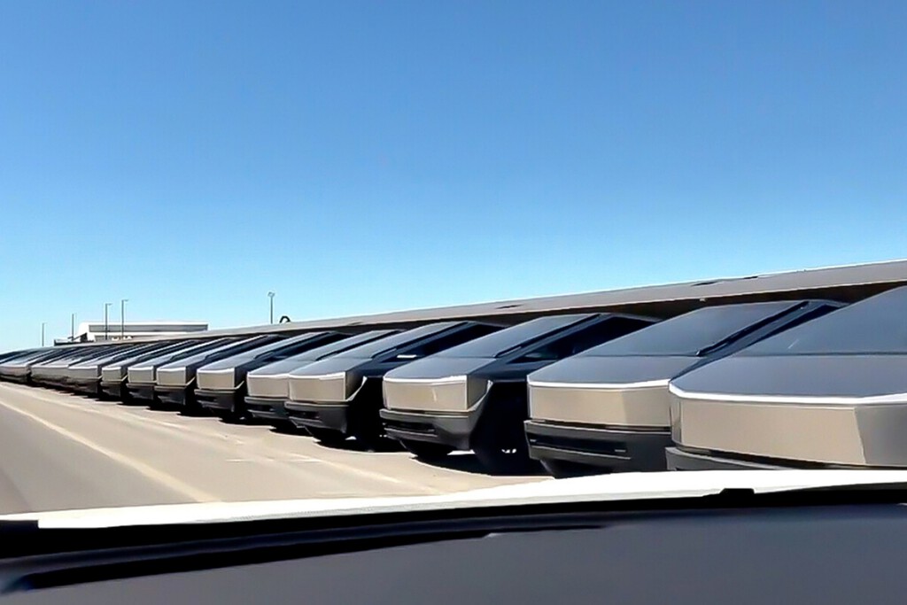 Elon Musk não quer admitir que a Tesla Cybertruck foi um fracasso, então sua empresa, a SpaceX, precisa comprar carros elétricos da Tesla para inflar as vendas