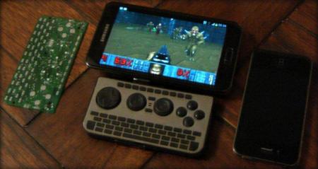 iControlPad 2, la nueva versión de este gamepad opensource busca financiación e incluye teclado