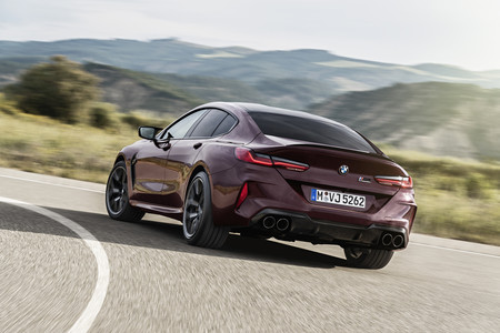 BMW M8 Gran Coupe 2020 trasera lateral