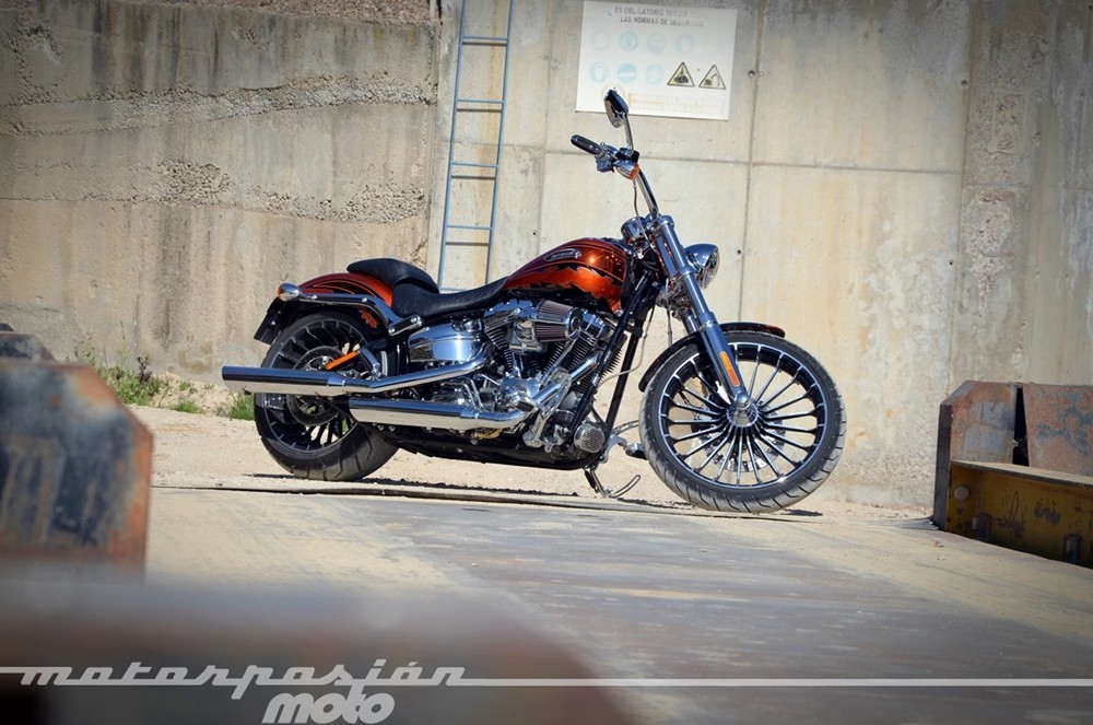 Harley-davidson-cvo-breakout