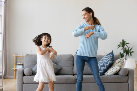 bailar con papá y mamá