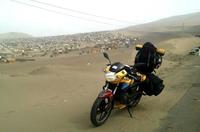 Un colombiano recorre América del Sur en una moto de 160cc 