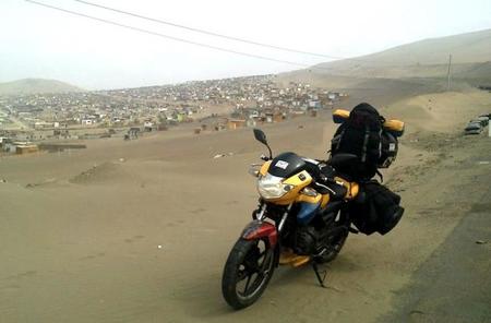 Un colombiano recorre América del Sur en una moto de 160cc