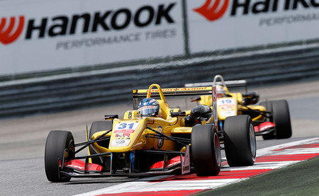 Los líderes fallan y tres ganadores toman el relevo en el FIA European Formula 3 en Austria