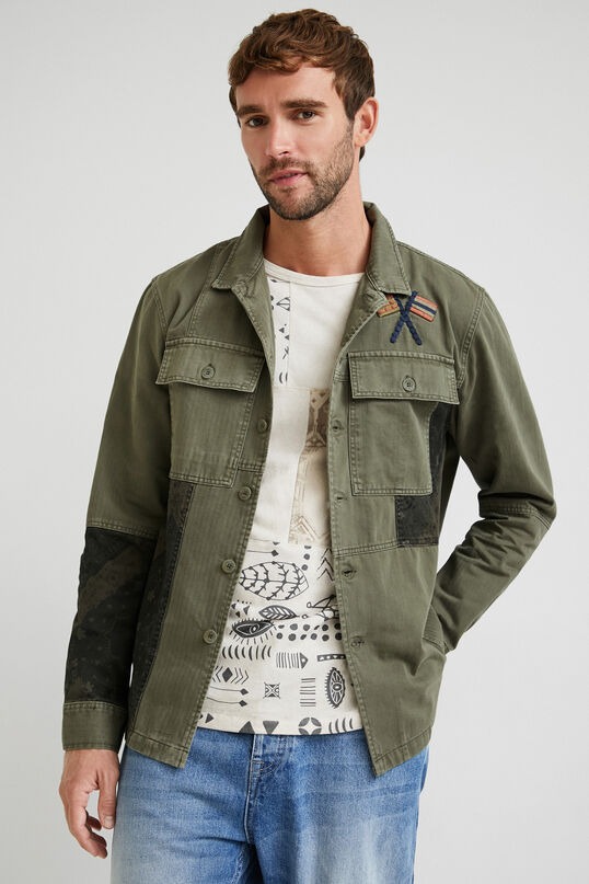 Sobrecamisa patch en tono verde olivo