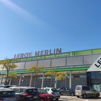 Ideal para casas de campo: la chimenea de leña con horno que Leroy Merlin agota a precio ridículo 