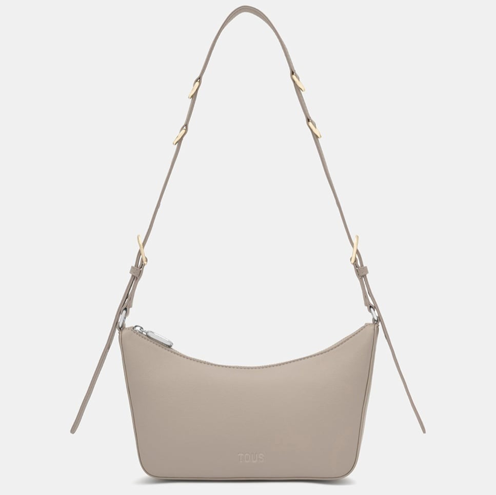 Tous
Bolso de hombro con cierre de cremallera y asa larga ajustable.

