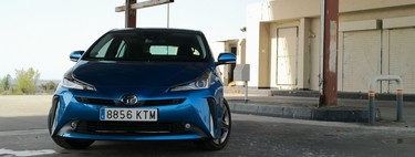 Ascendemos la Sierra Norte para exprimir el motor híbrido del Toyota Prius AWD-i