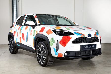 Yariscrosselectrichybridb