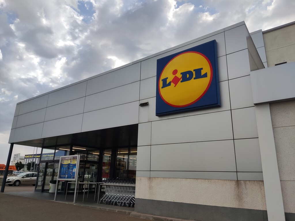 Lidl tiene una guirnalda de bombillas LED con altavoz por Bluetooth ideal para decorar tu casa estas navidades y por menos de 25 euros