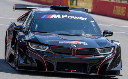 Hamofa Motorsport le trasplanta al i8 el motor atmosférico que BMW no se atreve a ponerle
