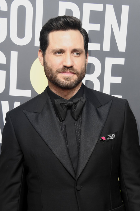 Edgar Ramírez le suma un toque retro a su look en los Golden Globes 2018