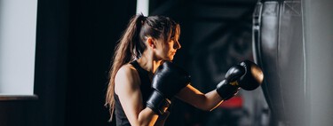 Si vas a comenzar a practicar boxeo, estas son las prendas y accesorios que no pueden faltarte dentro del ring  