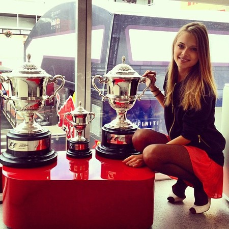 Hay que ver cómo presume Dasha Kapustina de su churri piloto en Instagram