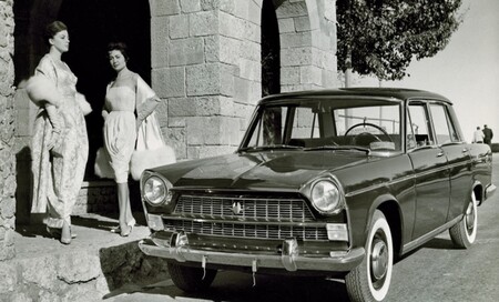 SEAT celebra siete décadas de éxitos con un libro gratuito que recorre su historia a través de sus coches