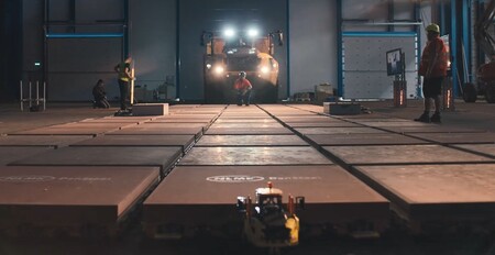 Un grupo de estudiantes consigue mover el inmenso dúmper articulado Volvo A60H con más de 700.000 piezas LEGO y 1.900 motores