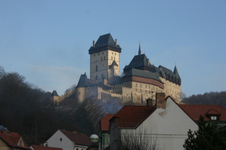 El imponente castillo de Karlstejn que puedes visitar cuando vayas a Praga
