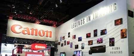 Canon y Nikon se plantean estrategias diferentes para hacer frente a los smartphones