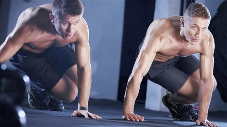 ¿Quieres quemar calorías sin salir a correr? Hazlo con estos 17 ejercicios