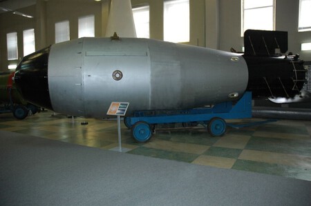 Fotografia de uma réplica do invólucro da Tsar Bomba