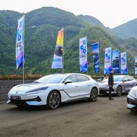 China se ha pasado el juego con el coche eléctrico: sus estaciones de carga son tan brutalmente rápidas que ya da igual la autonomía de los coches 