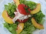 Tomates rellenos de bonito y melocotón