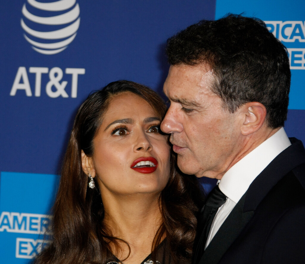 Salma Hayek habla sobre su escena sexual con Antonio Banderas: "Me asustaba rodar con él y empecé a llorar" 