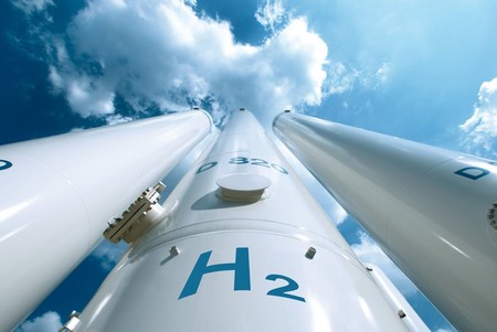 China está levantando la planta de hidrógeno verde más grande del mundo mientras sigue quemando carbón para producir energía