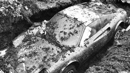 La insólita historia del Ferrari enterrado en un jardín