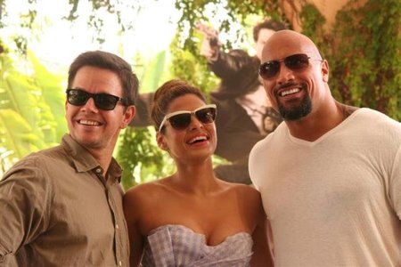 Eva Mendes también se va a Cancún a presentar su nueva película