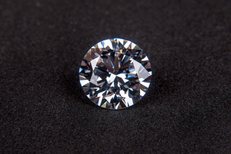 Un anillo de diamantes y niebla