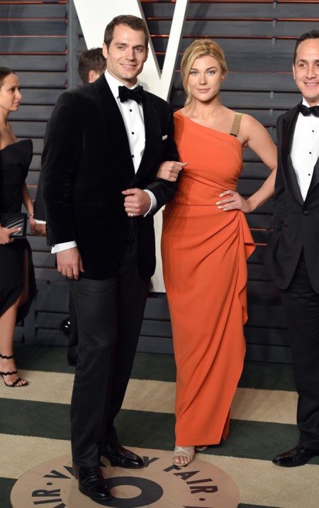 Y Henry Cavill se llevó a su novia post-adolescente a la fiesta de Vanity Fair