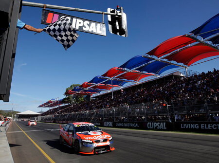 Jamie Whincup empieza tal como terminó: ganando