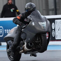 "Estoy pensando en volver". Sobrevivió de milagro a una caída a 352 km/h con una Suzuki Hayabusa en el MotoGP de los dragsters, pero no quiere dejarlo