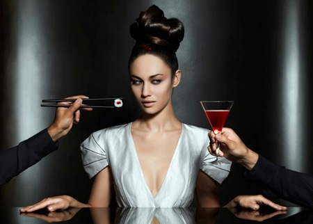 Olga Kurylenko, un bellezón para el nuevo calendario Campari