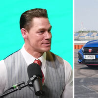 Ni Lamborghini Countach ni muscle car, John Cena conduce un compacto deportivo con cambio manual