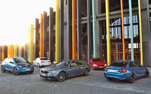 ¿Podríamos ver un coche con cuatro turbos, luces OLED e inyección de agua que aparque solo? En BMW creen que sí